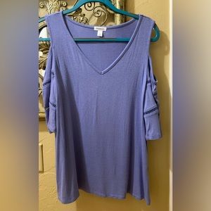 SALE ITEM Lilac Westport peekaboo shoulder top size medium